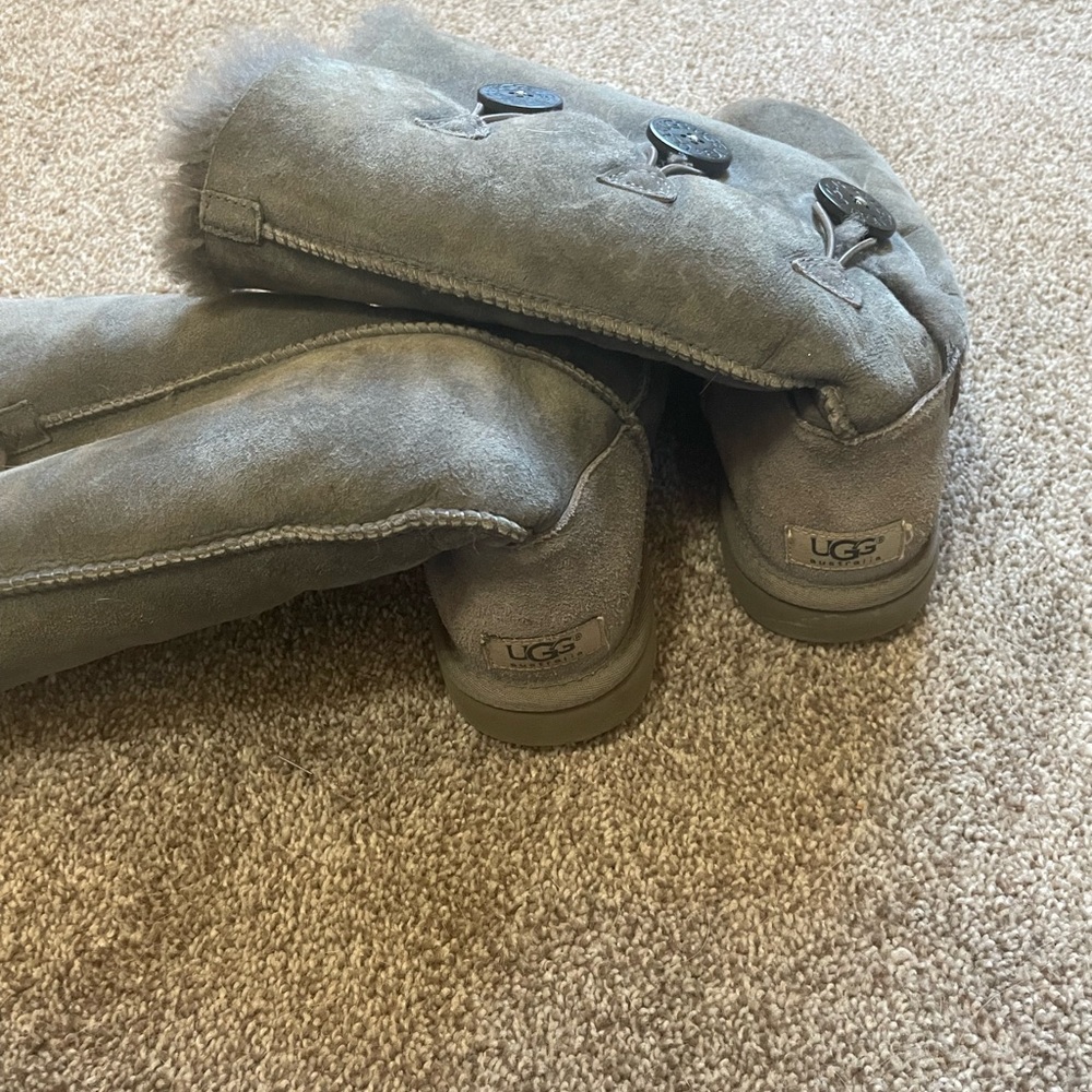 Gray 3 Button Uggs - image 4